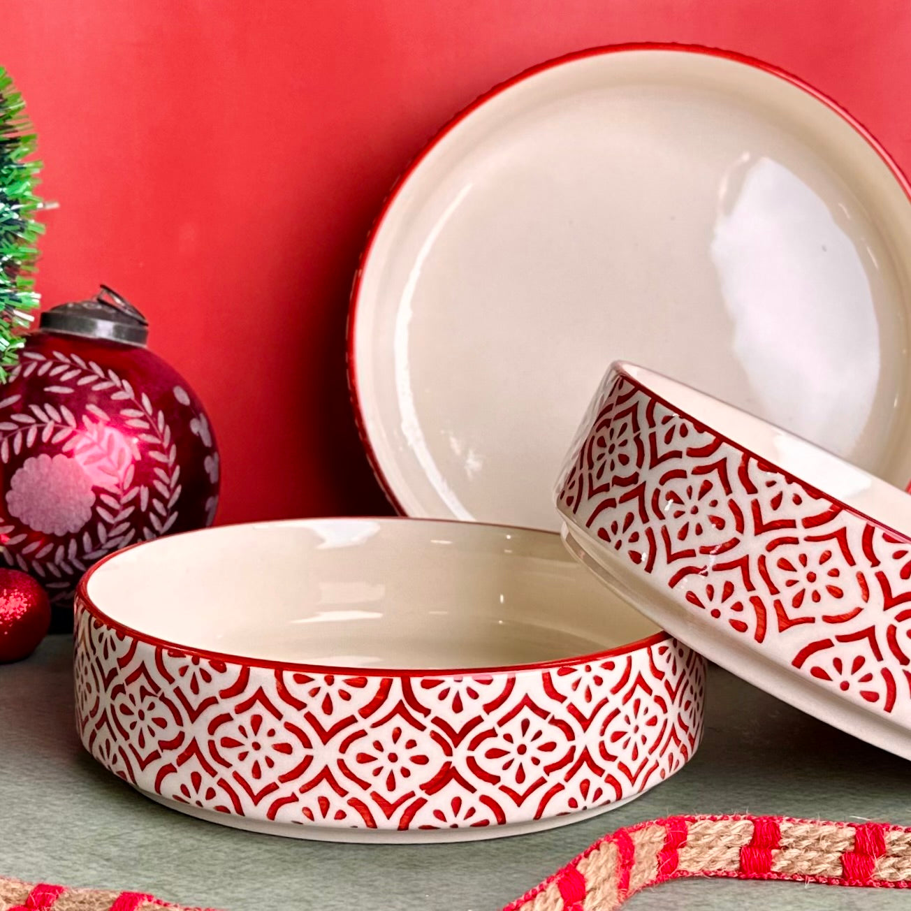 Red Lattice 3 Piece Nesting Flat Bowl Set