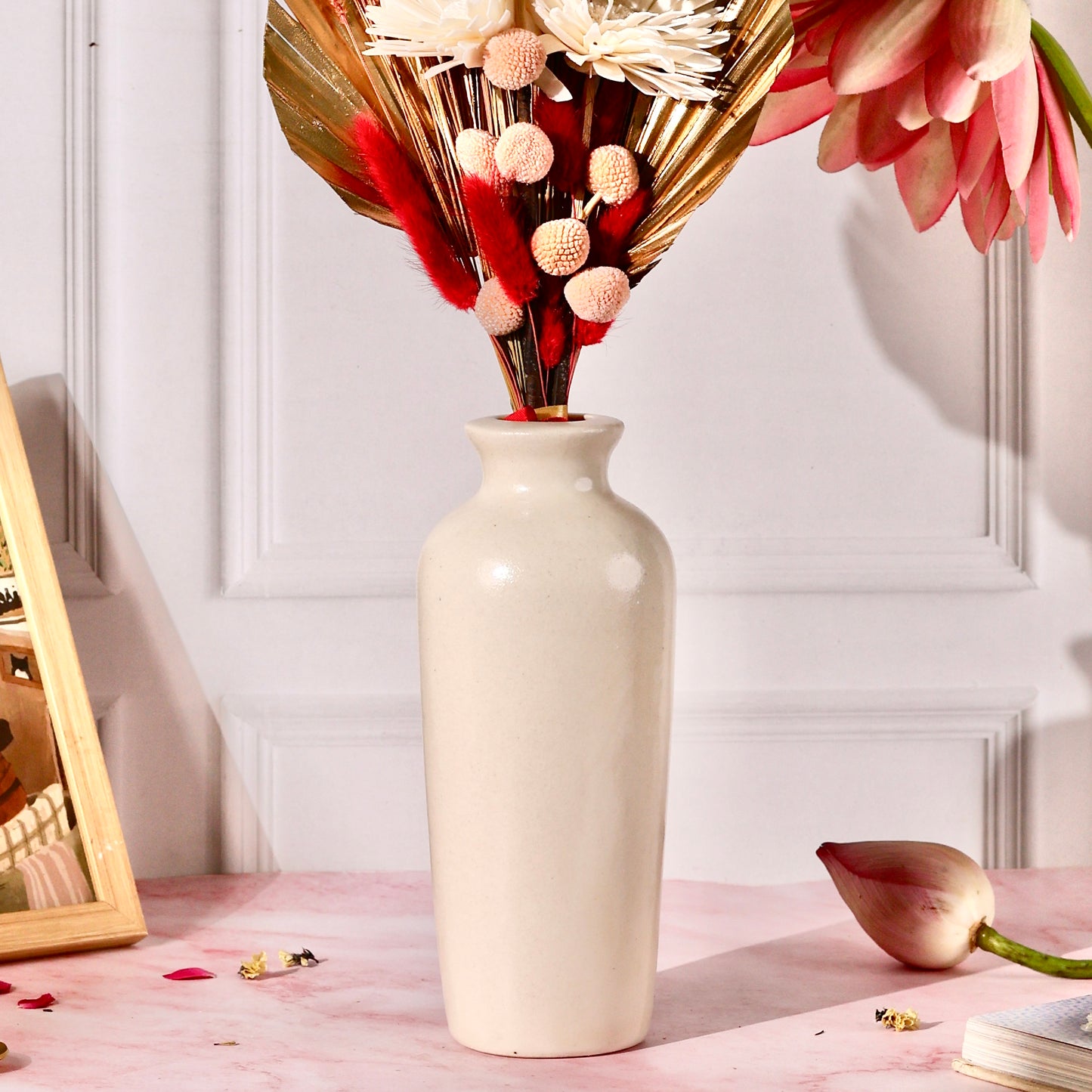 Tavara Vase (Dried flowers not included)