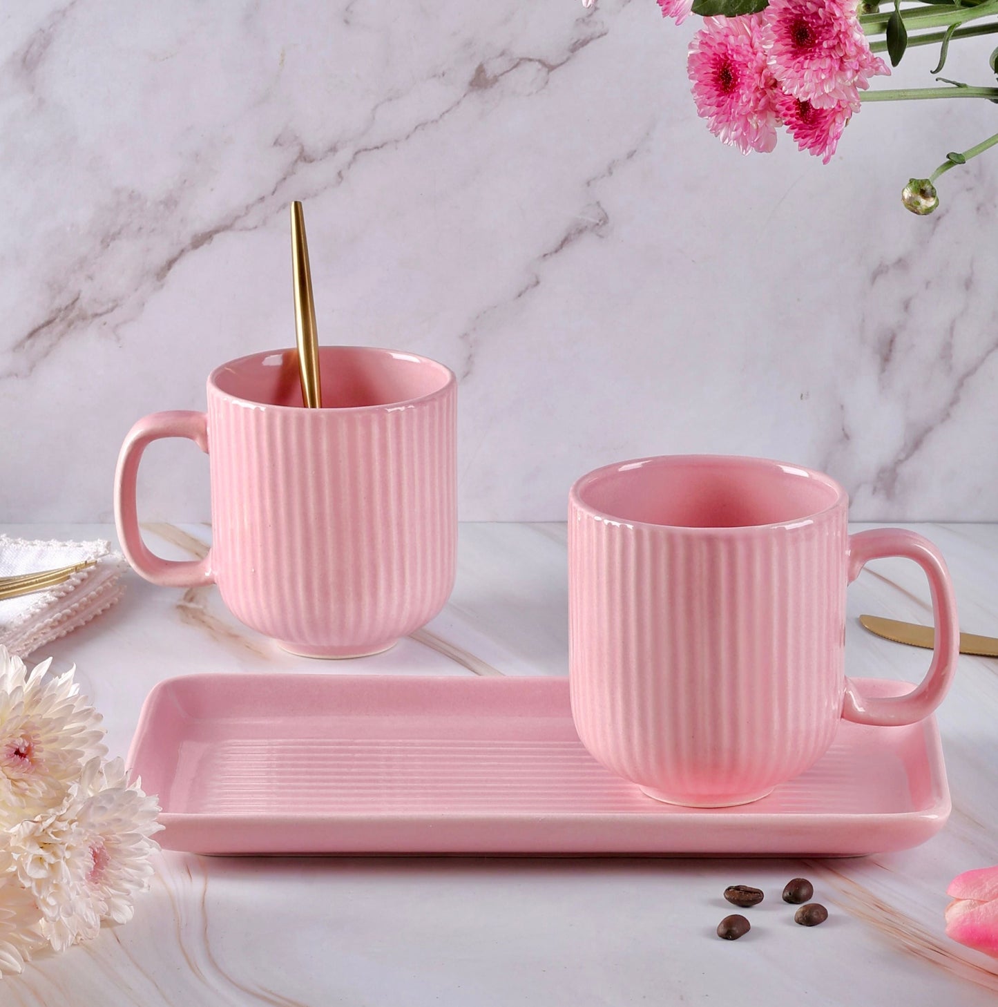 Bella Pink Ribbed Tray with 2 mugs