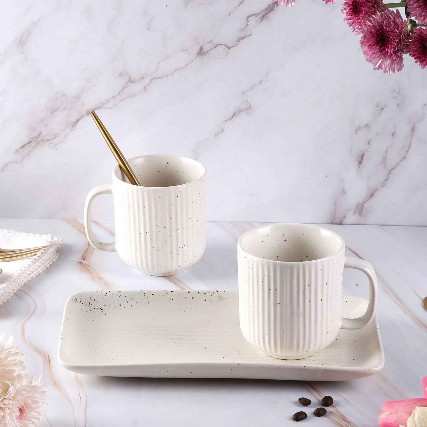 Bella White Speckled Ribbed Tray with 2 mugs