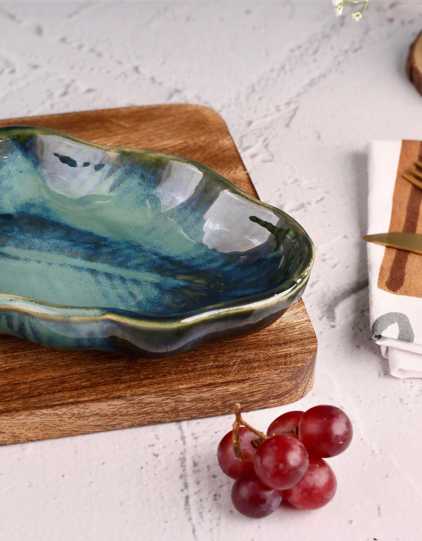 Green Curved Leaf Shallow Bowl Small