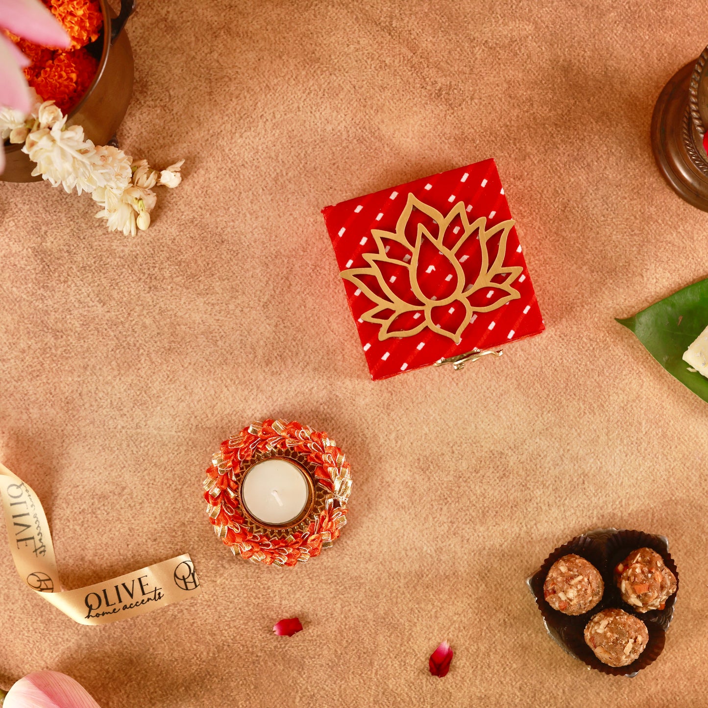 Jyoti Kalash - T light holder in Leheriya Lotus Box