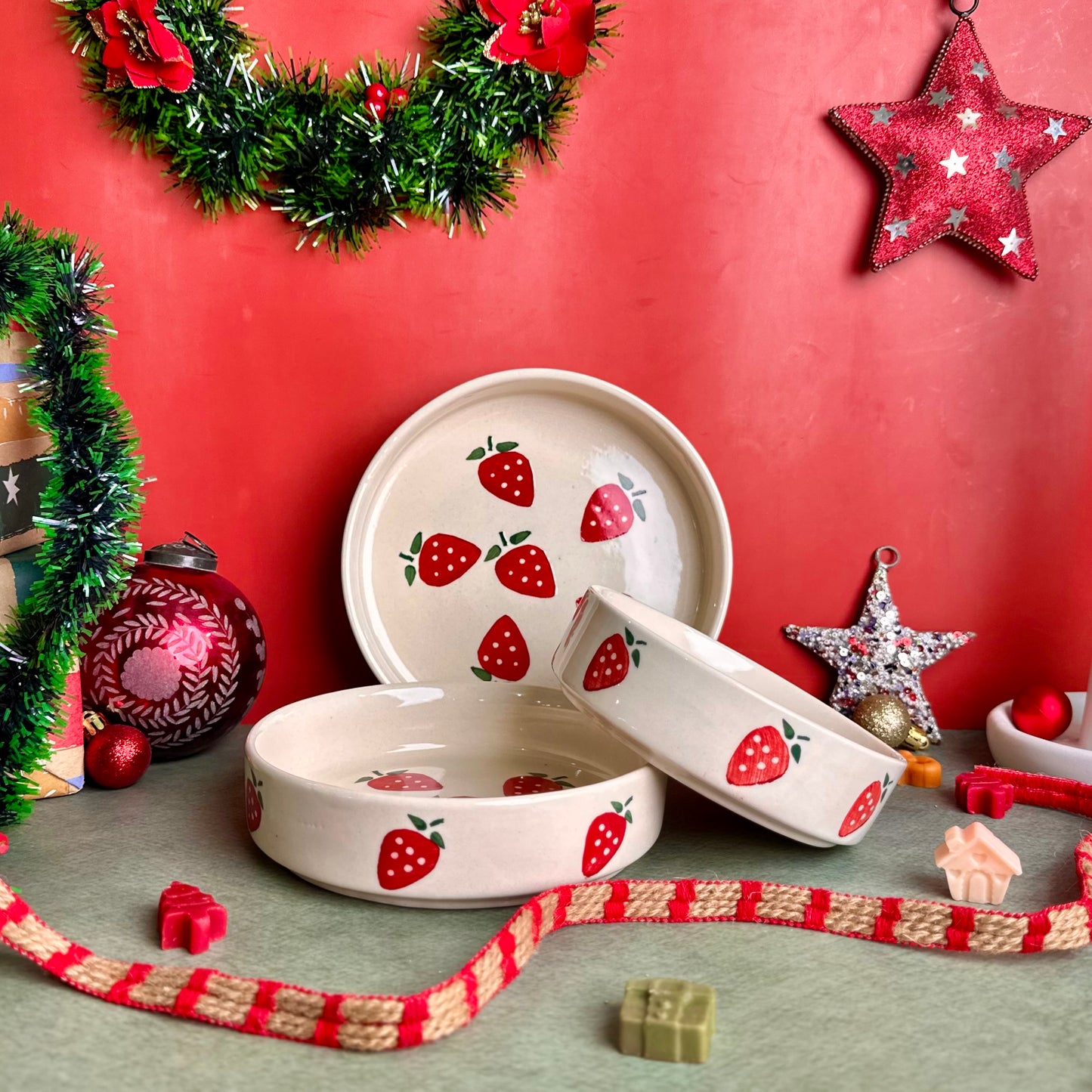 Strawberry Fields 3 Piece Nesting Flat Bowl Set