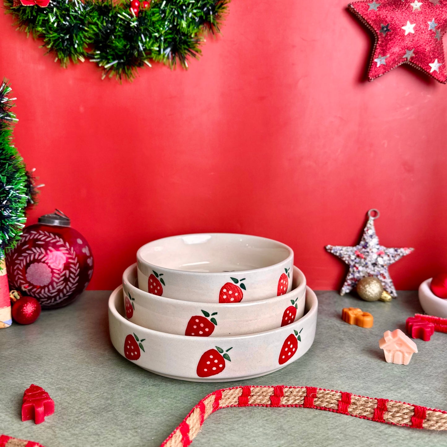 Strawberry Fields 3 Piece Nesting Flat Bowl Set