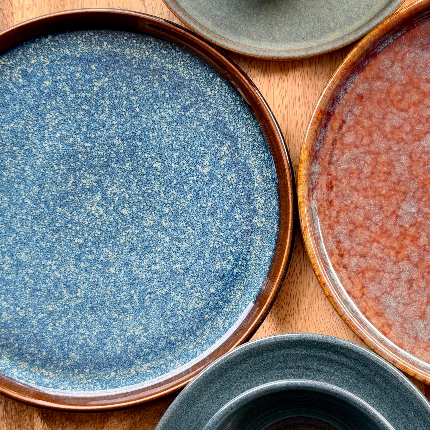 Royal Venetian Studio Pottery Deep Sided Snack Plate - Pack of one