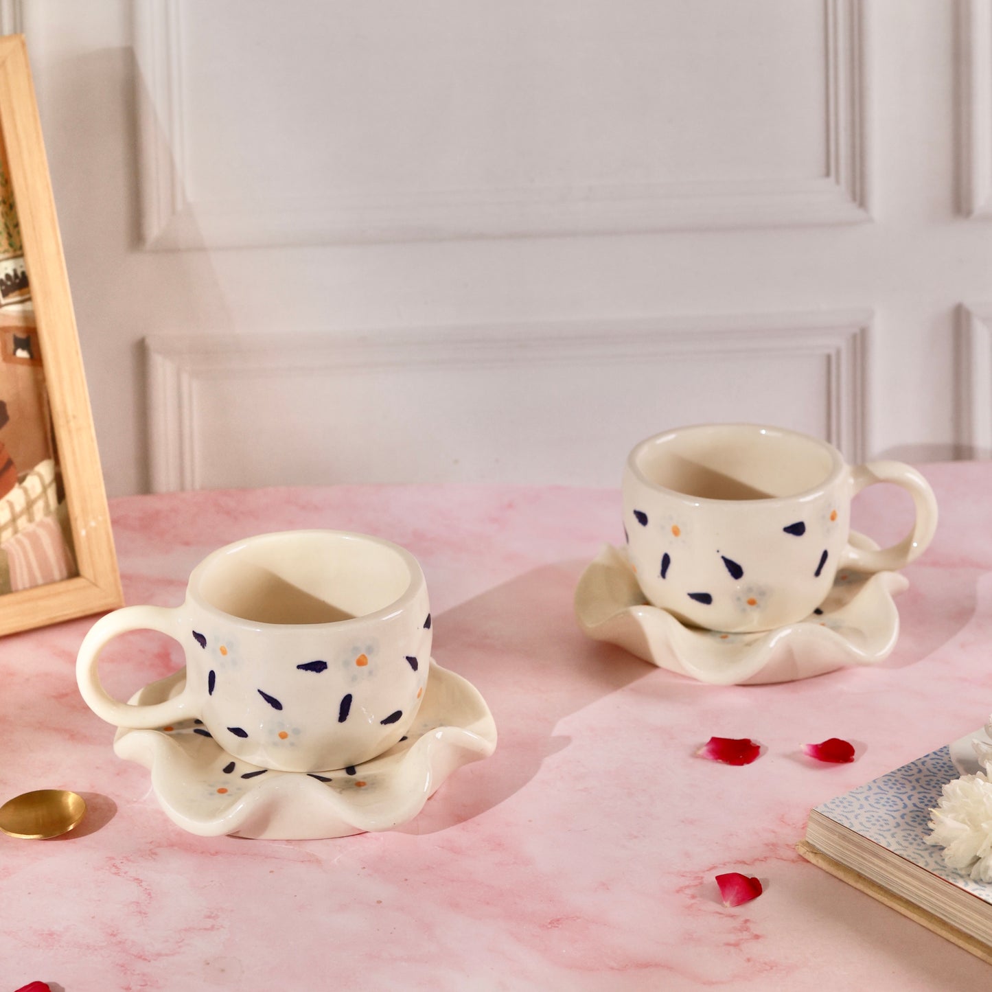Daisy Blooming Garden - Pack of 1 cup and 1 Saucer